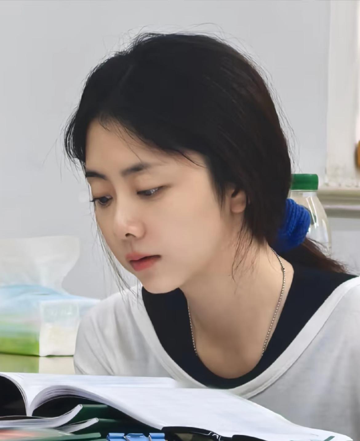 好奇去查了一下谭松韵的出身，不查不知道，一查才发现，原来谭松韵根本没有什么资