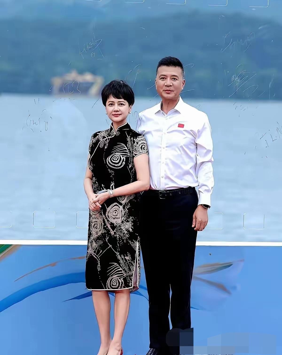 这两位太般配了，简直就是金童玉女，郎才女貌，天生一对，女的演过，苏麻拉姑，男的演