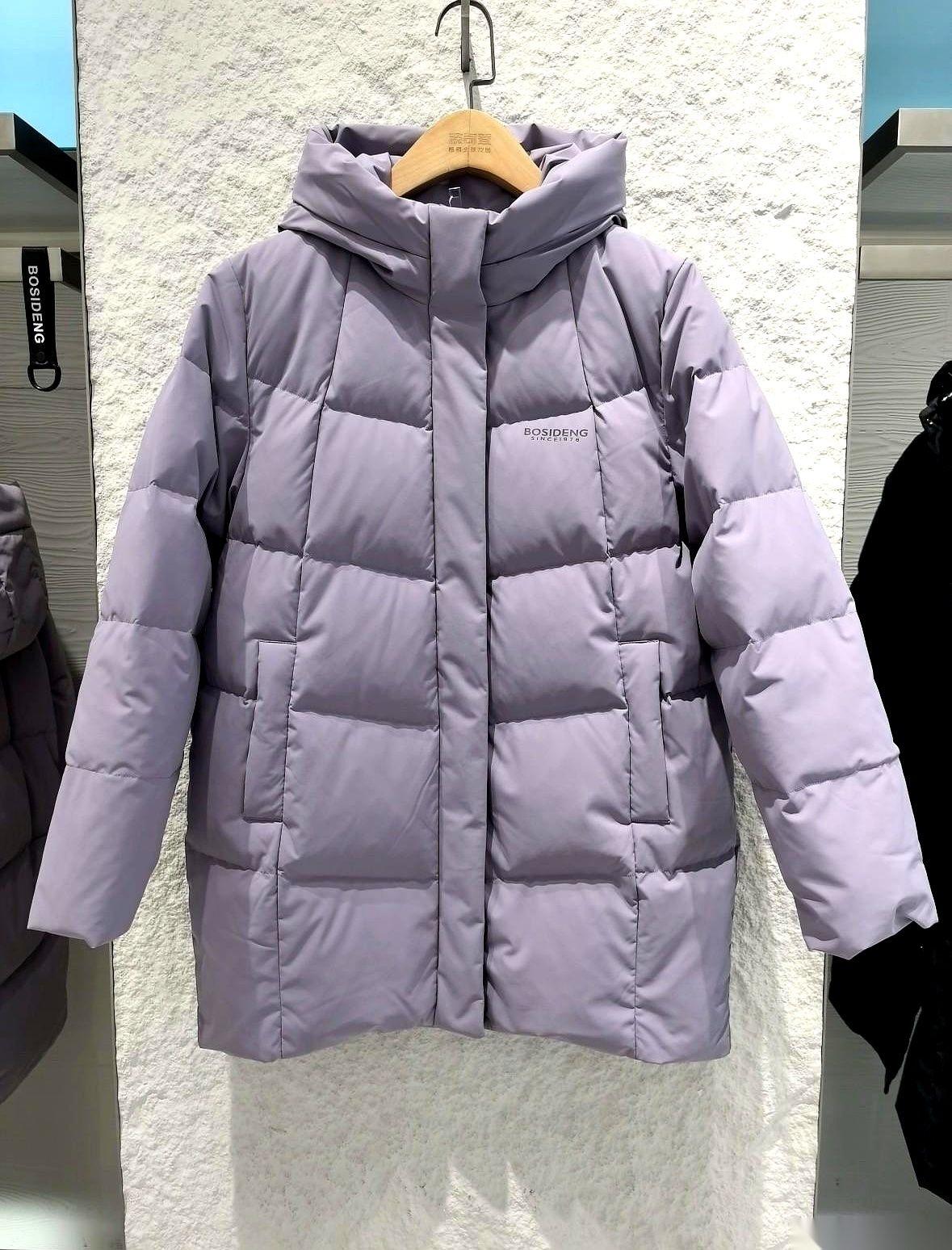 我妈那天突然跟我说，她这辈子还没穿过波司登。我当时就愣住了，心里咯噔一下。说