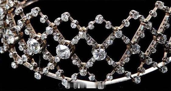 曾属于葡萄牙末代王太后艾米丽的钻石choker，具体来源不明，就知道大概在190