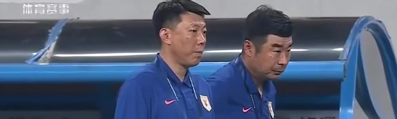 这个叫唐田的搞不清自己的位置吗？如果你行你上，俱乐部还会把韩鹏从B队叫来吗？