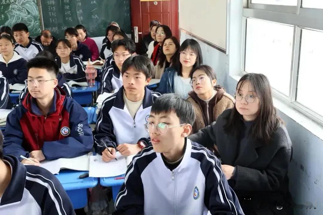 不少老师、家长都有同一个感慨：现在的孩子条件越来越好，教育资源、网课教辅、各类培