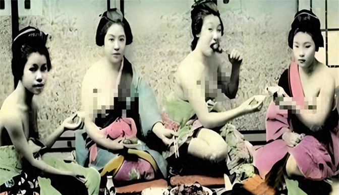 二战时期日本女人多疯狂，自杀逼丈夫上战场，主动要做慰安妇，一天伺候几十人，亲爹、