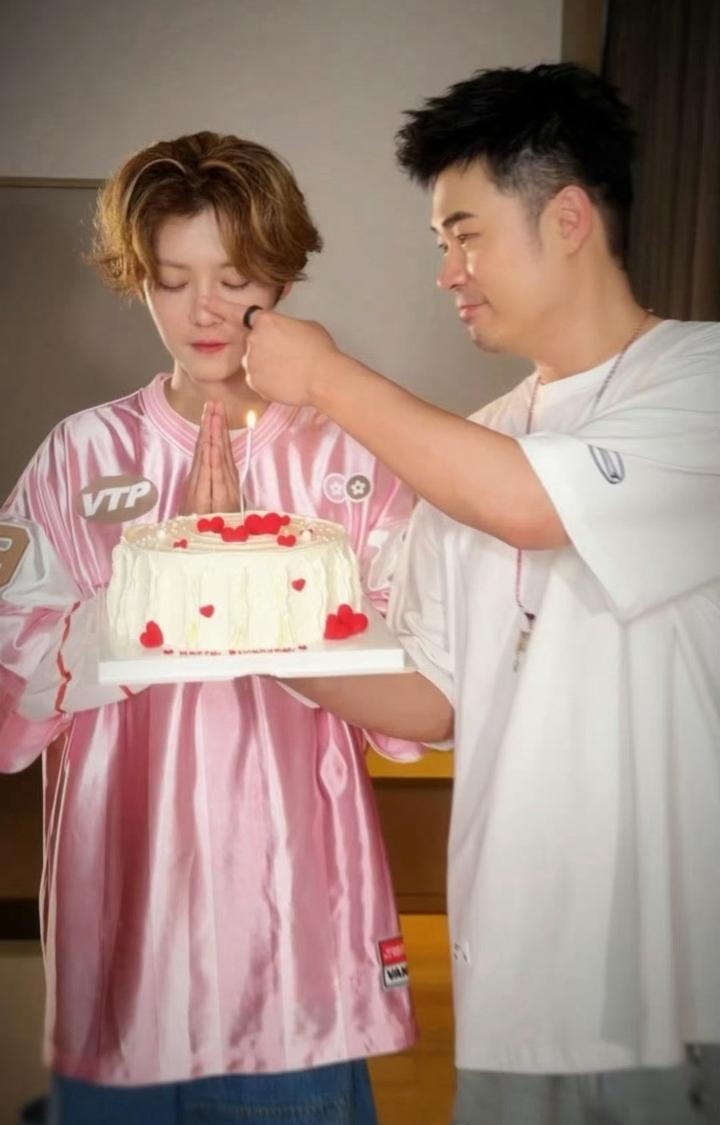 鹿晗过生日，内娱最准时的男人又出现了！4月20日鹿晗36岁生日，陈赫卡点0点