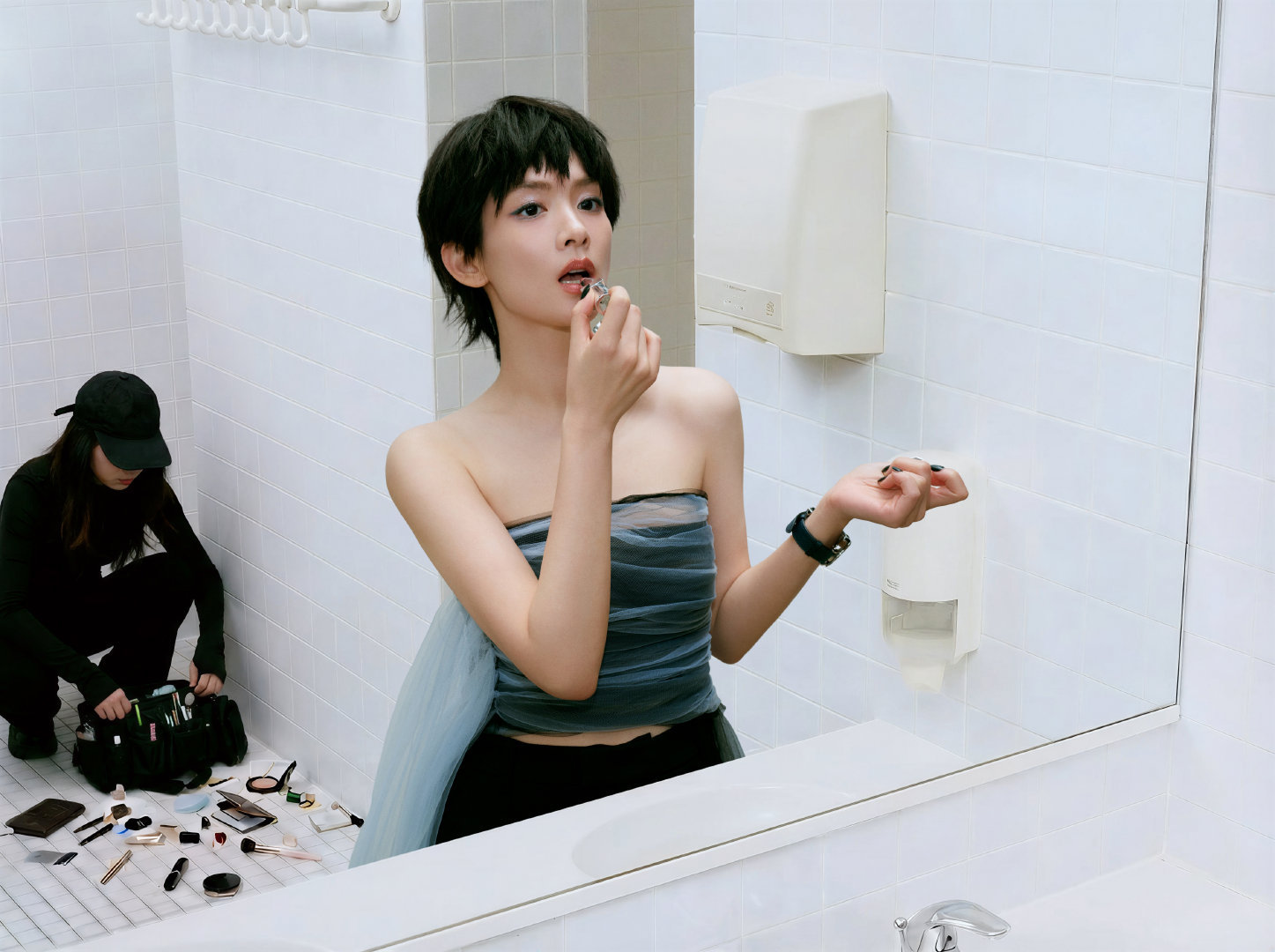 陈昊宇｜微博之夜造型出图，身穿两套高定礼服亮相，一套来自AlexandreVa