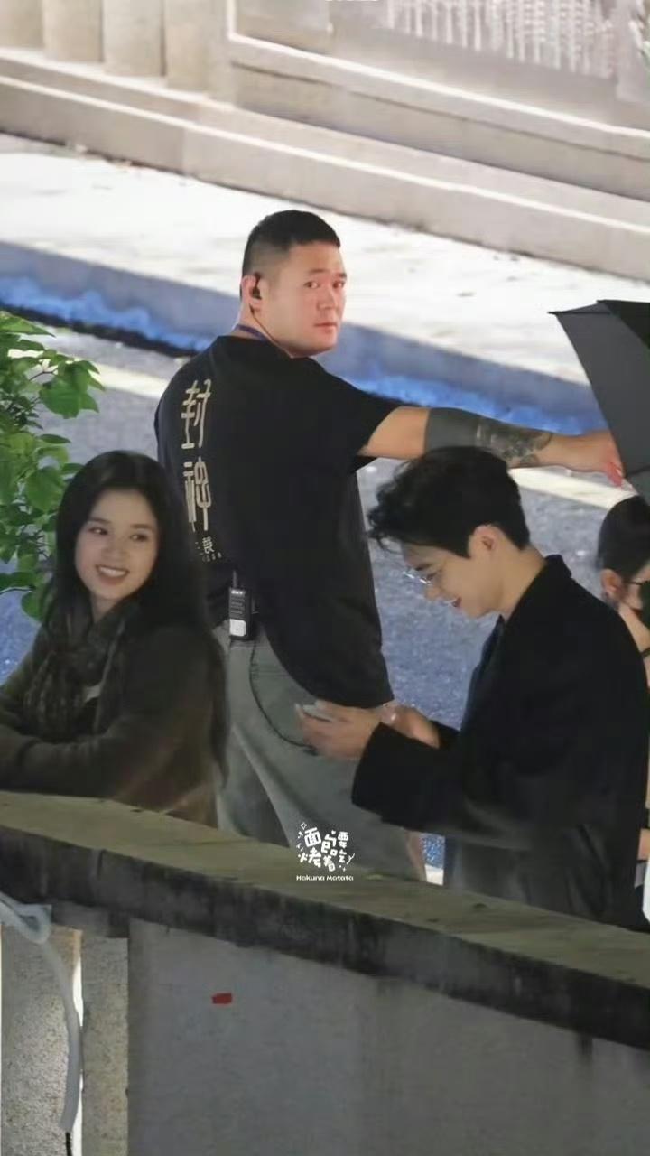 李现是张婧仪的站姐吧哈哈哈哈哈哈哈等一个李现的返图