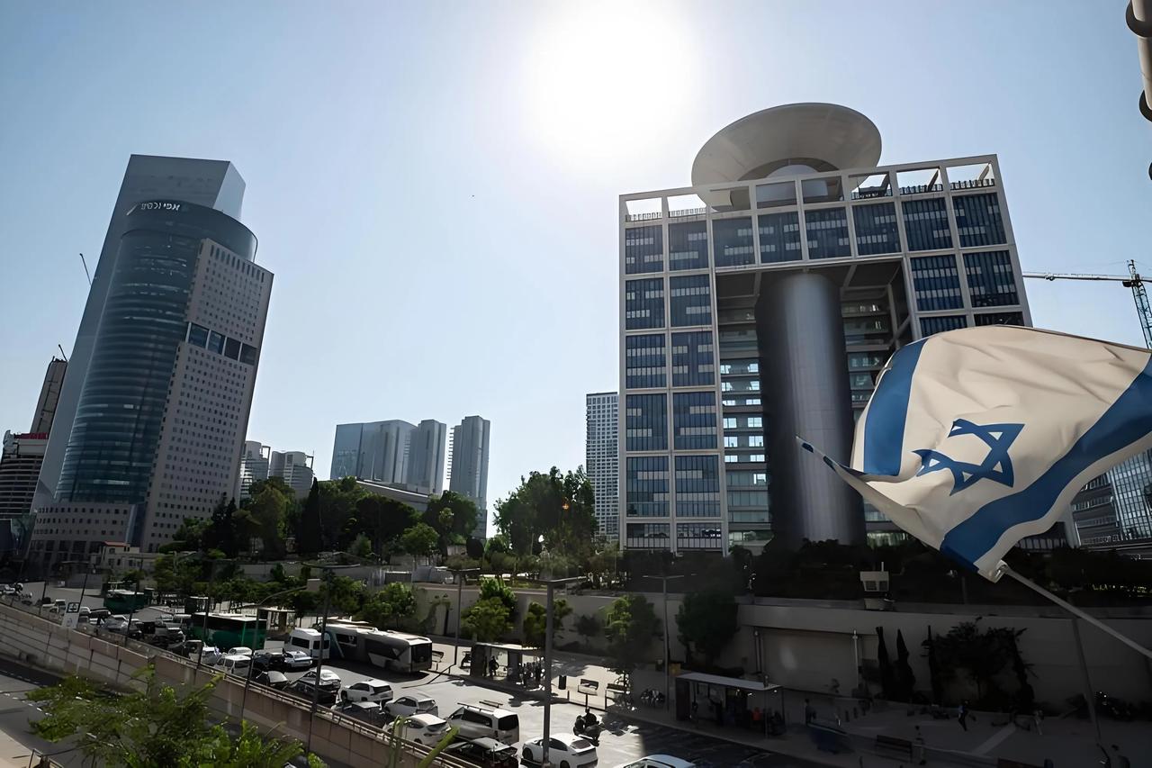 以色列国防部大楼被炸，令人兴奋的是这段文字：“北斗卫星网络提供抗干扰航迹修正，精