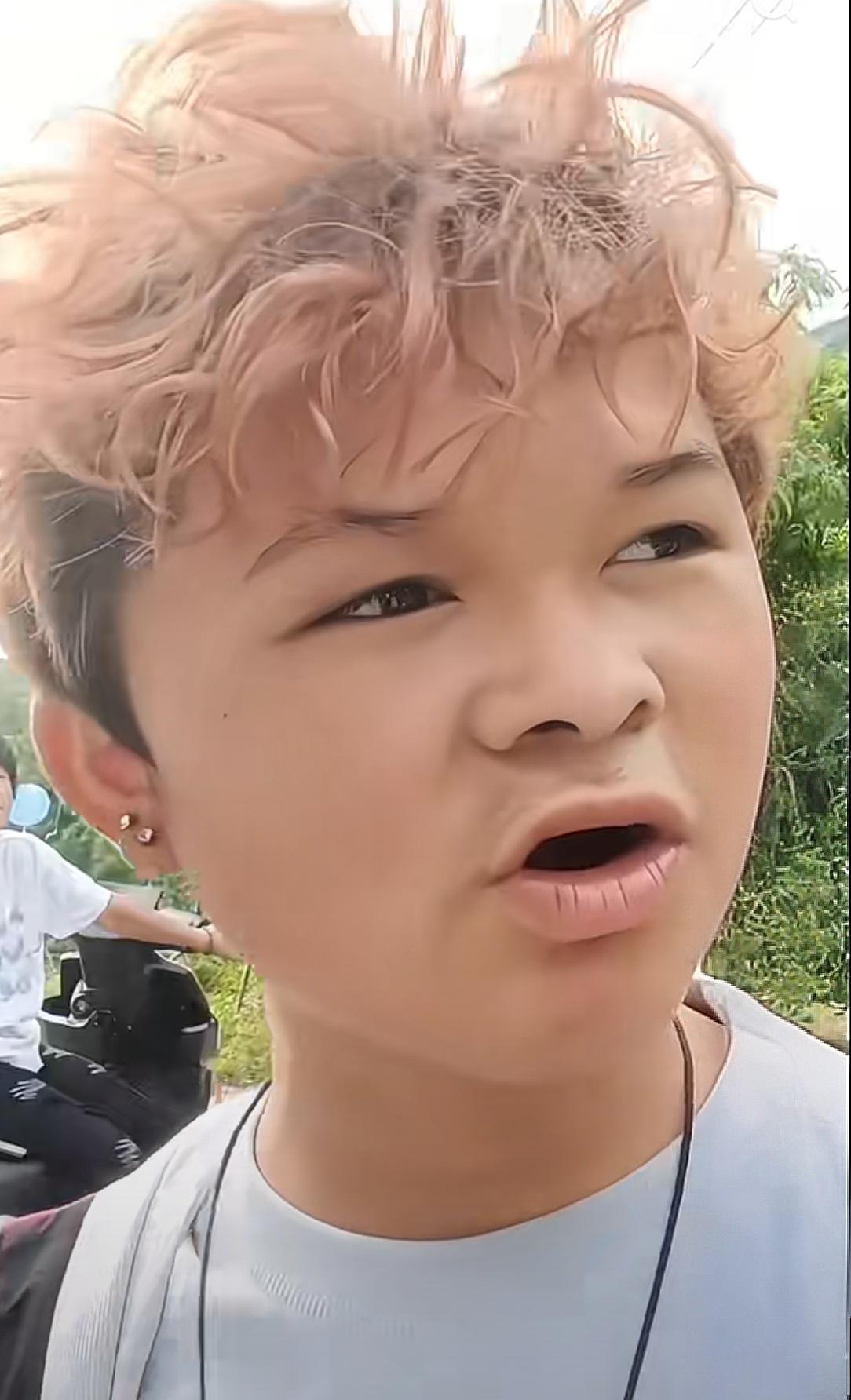 范小勤开始直播了，只为娶老婆。范小勤因为长得一张酷像马云的脸，在网络上迅速走红