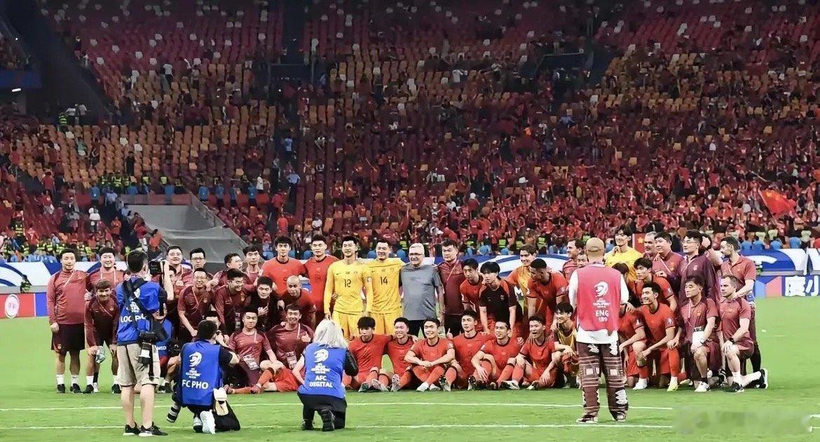 国足立功！央视硬气拒天价，世界杯转播权再现“中国式僵局”离2026美加墨世界杯开