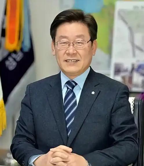 🌞韩国总统李在明突然宣布，1月20日，韩国总统李在明在国务会议上明确表示：