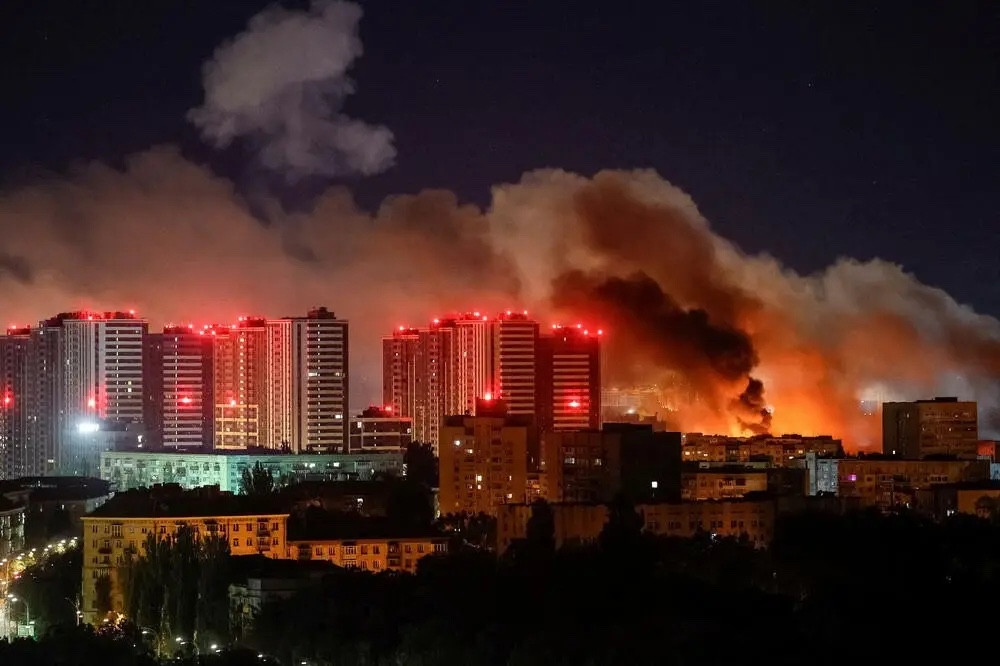 俄军凌晨饱和空袭基辅！不再拼阵地消耗，真正杀招直指乌克兰命脉9月8日凌晨，俄军重启对乌克兰首都基辅的