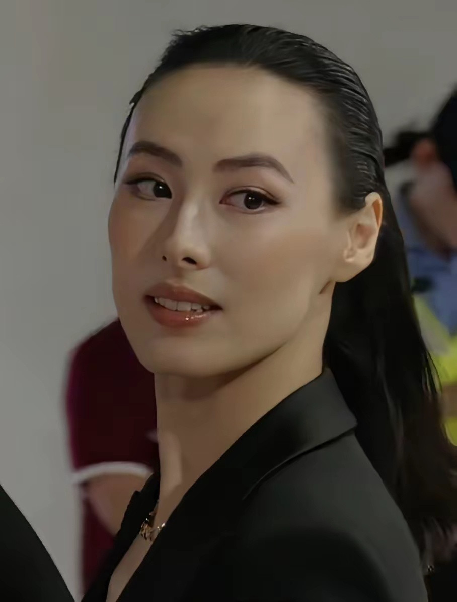 梁洛施也许是自己长得太好看了，对于另一半的要求不在乎外貌。