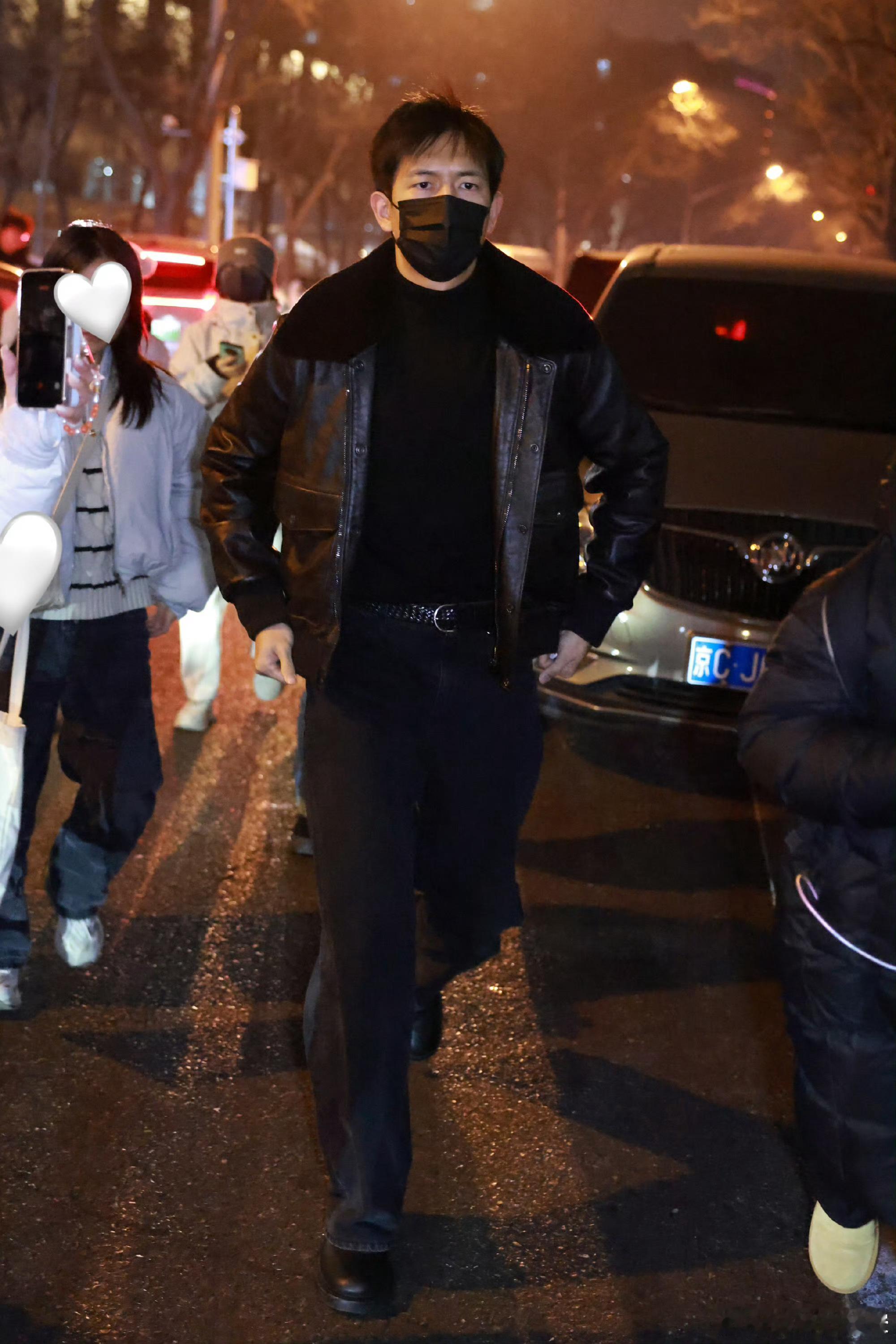 李现央视春晚第三次联排央视马年春晚第三次联排李现春晚第三次联排路透来啦！一身