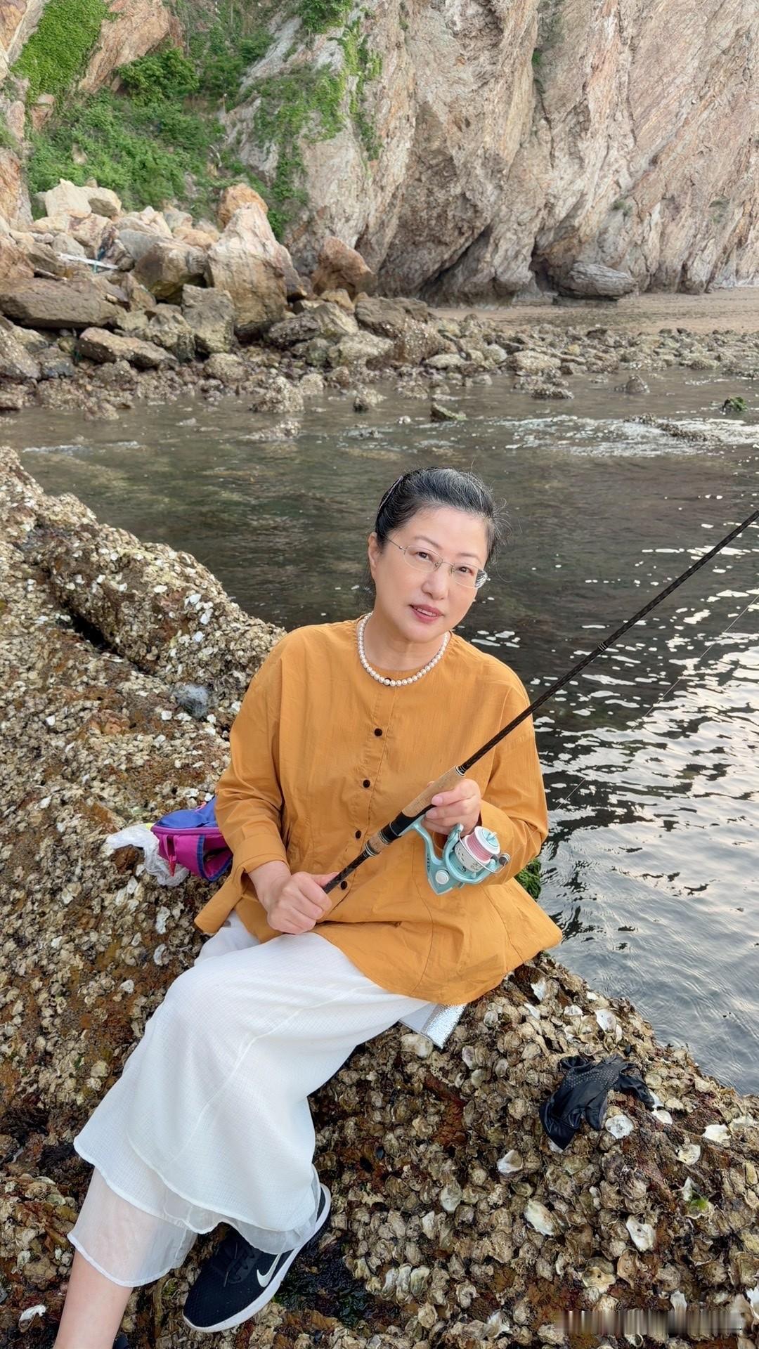 六一儿童节的快乐时光，是大海送给我的！今天是六一儿童节，我去了海边，美