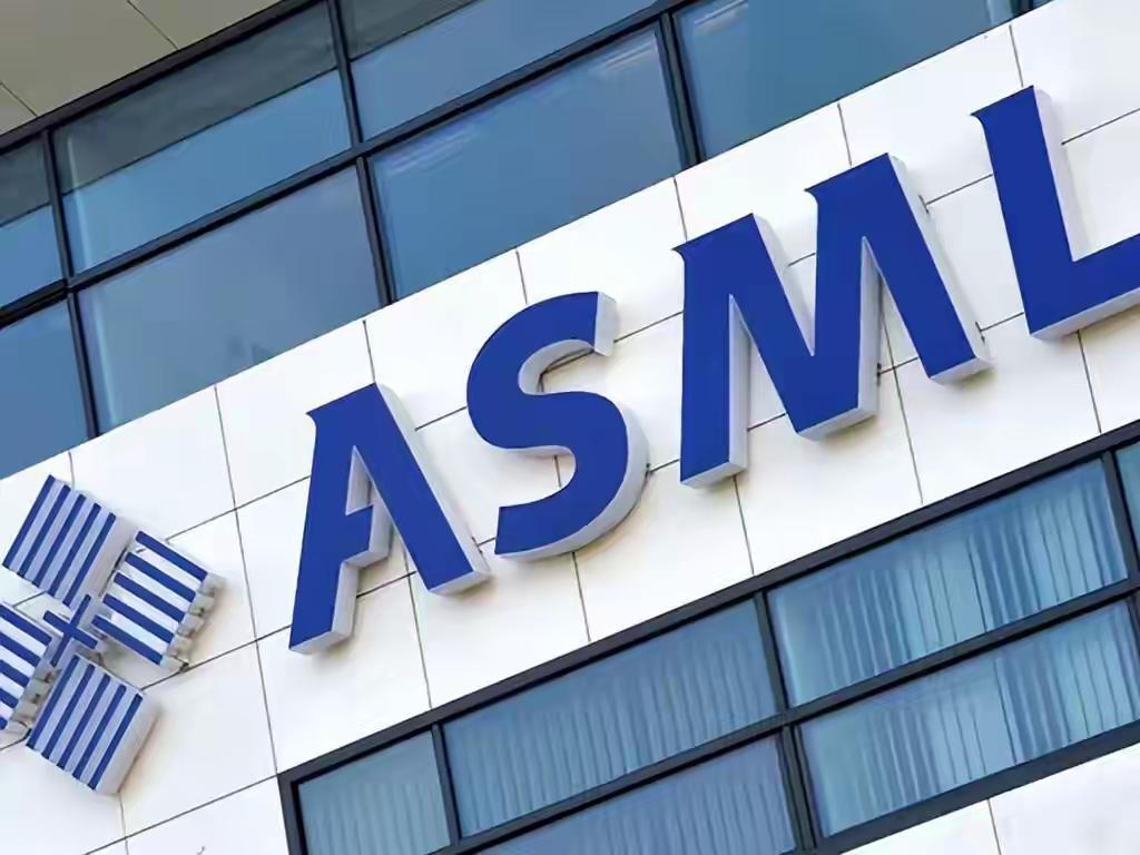 荷兰砸200亿也留不住！ASML“搬家”法国，光刻机变天，中国迎来新机遇20