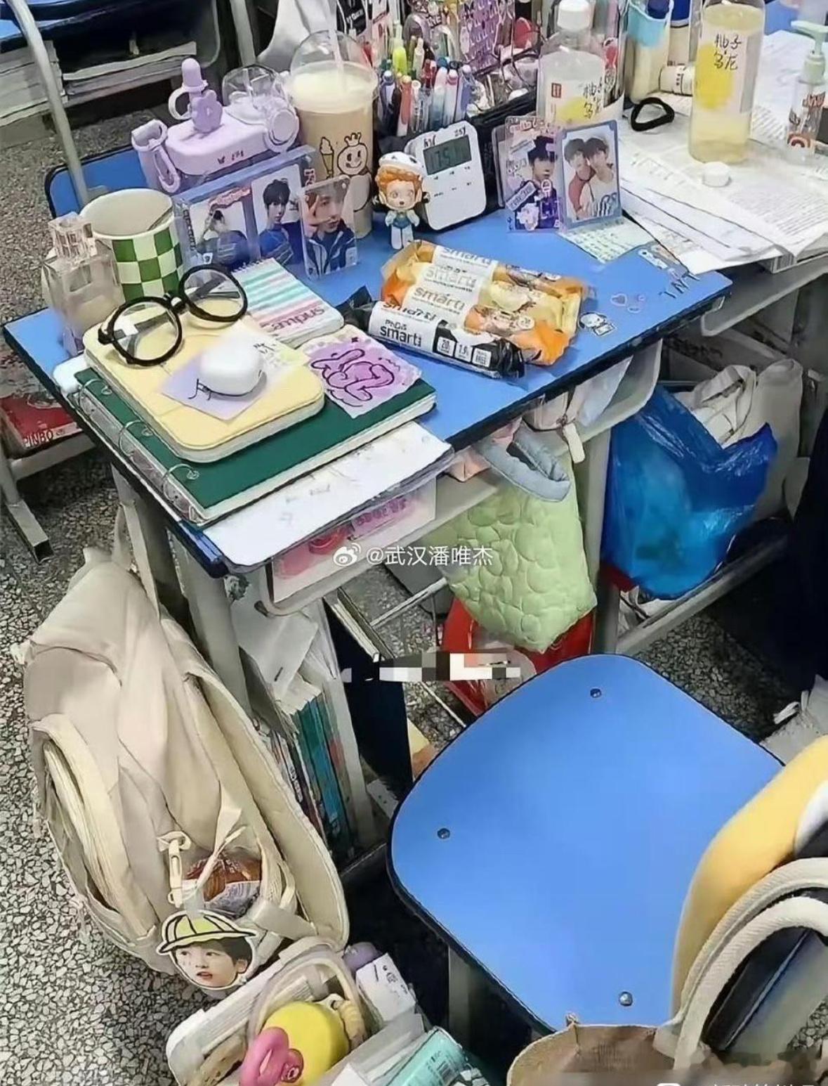 一个高三女生的课桌，这正常吗？​​​
