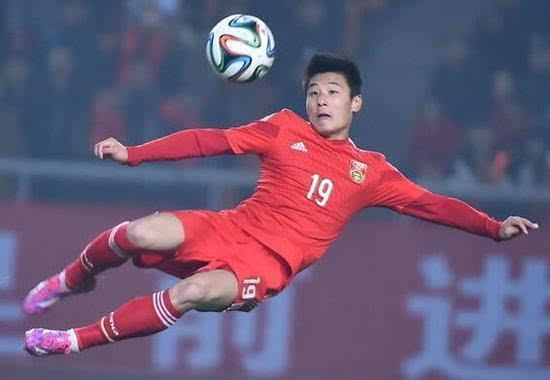 中国足球在各大赛的第一个进球分别是由谁进的？1、德甲:杨晨于1998年9月8日