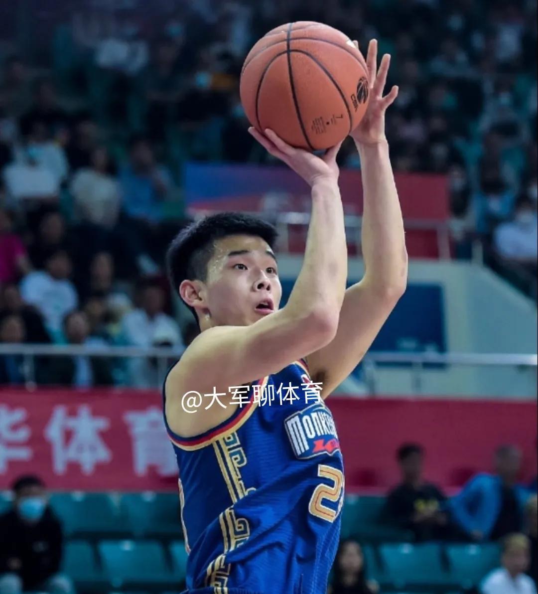 CBA网红球队，江苏同曦男篮球员超市开张，引发多家俱乐部哄抢。上赛季，江苏同曦