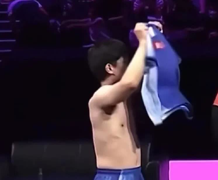 许昕大实话太到位了！许昕说:你本来是叫了医疗暂停了，你别到最后跑的更快了