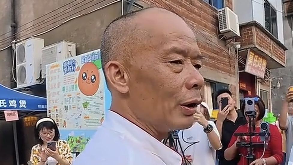 4月12日，广东佛山发生了一件引人关注的趣事。温氏股份，一家大家耳熟能详的养殖企