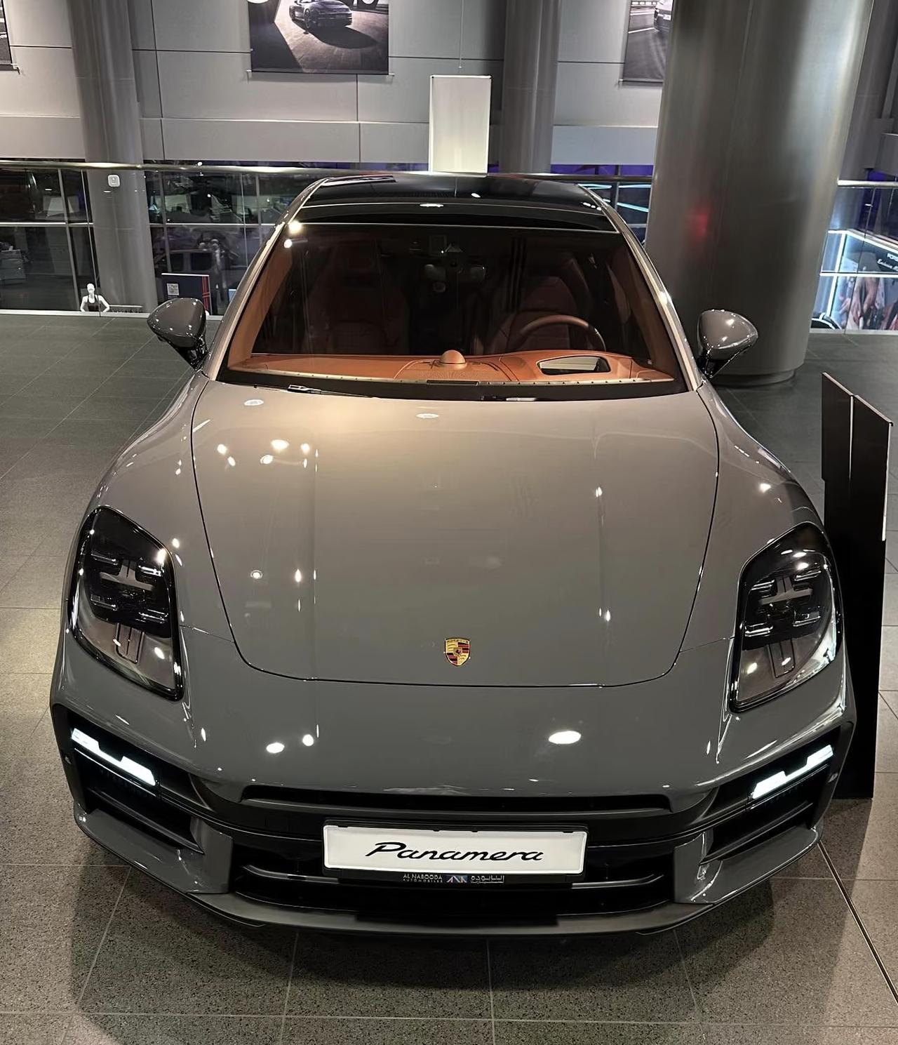 全新2025款保时捷帕拉梅拉（Panamera）的性能配置，精准诠释了“运动旗