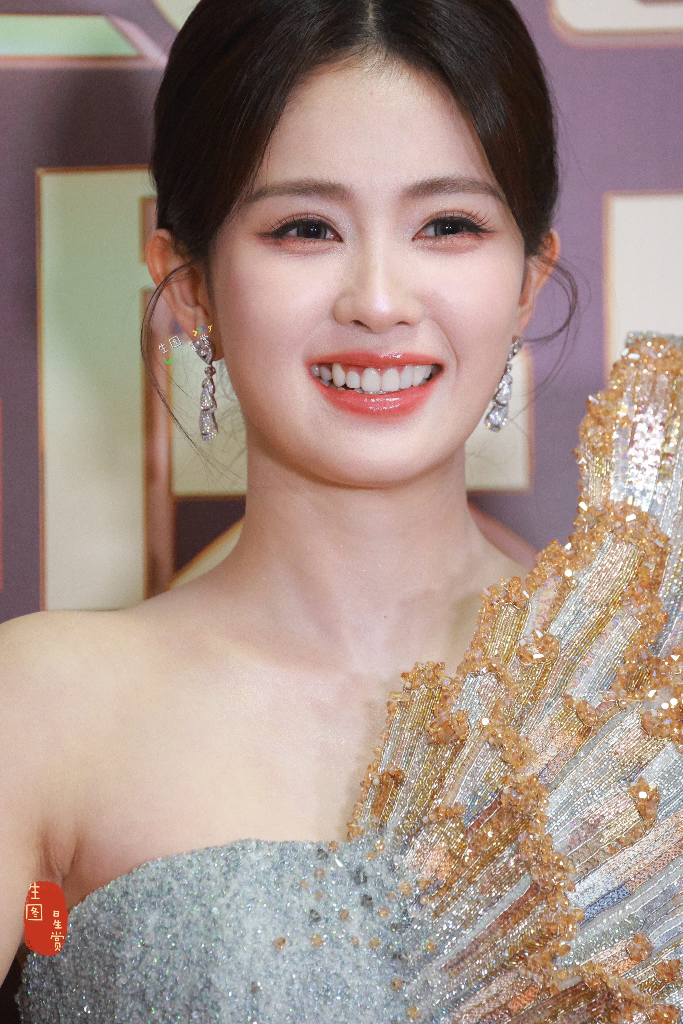 白鹿电视剧品质盛典群访生图这么近那么美的白梦妍💋💐白鹿第三种吻痕