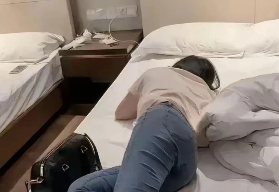 都是醉酒惹的祸！”贵州贵阳，28岁女子跟着53岁领导出差期间喝酒喝得大醉不醒，后