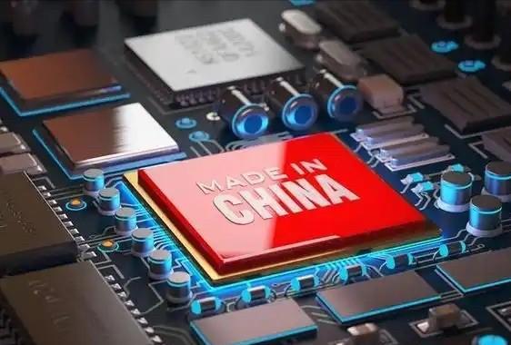 中国为什么执着于任何产业都国产替代？其实说白了，都是被美国逼的，如果中国不这么做