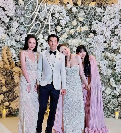 怪不得王力宏跟李靓蕾离了婚，这情商没谁了。跑去参加邱泽婚礼，穿得比新娘子还正式