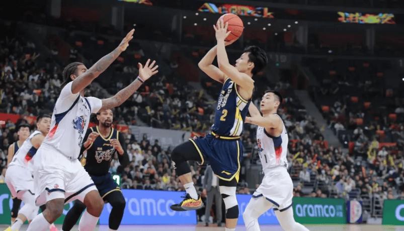 山东队一直都是块硬骨头，广东队的六连胜来的很艰难。关键时刻还是靠两位“杰师傅”