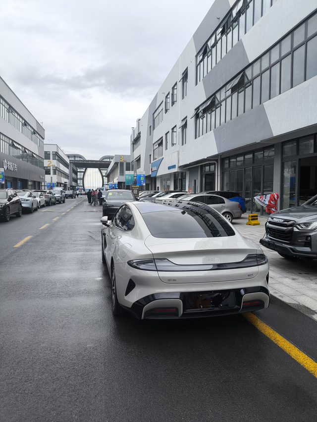 终于等到了你等了很久，终于可以提车了，历经了很多天，目前心情是很激动的