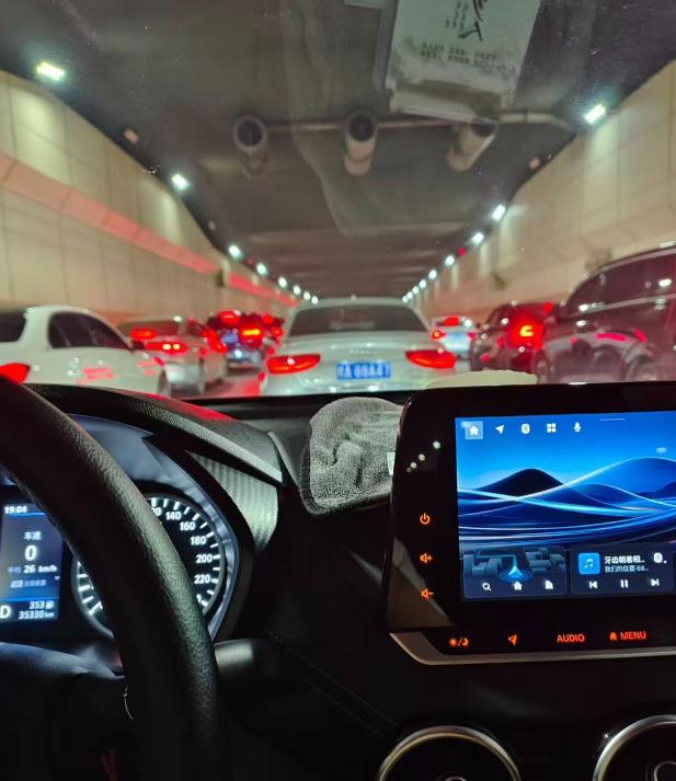 房子到手，姐妹却走散了。3年前亲表姐为给孩子买学区房，向我借15万，说