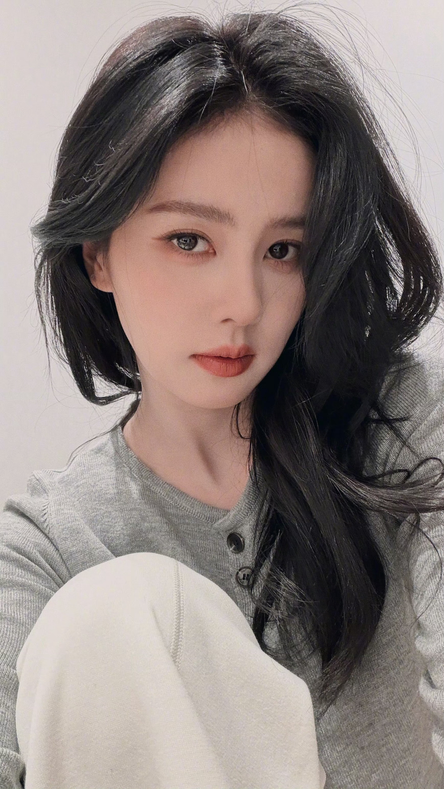 黑发女神回归，漂亮的白梦妍