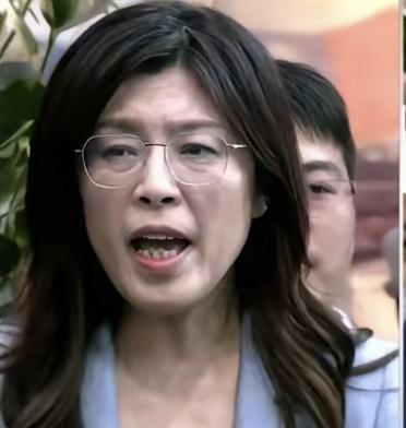 郑丽文发火了！眼看现在郑丽文的民调已经领先，罗智强与郝龙斌居然不参加之后的辩论会