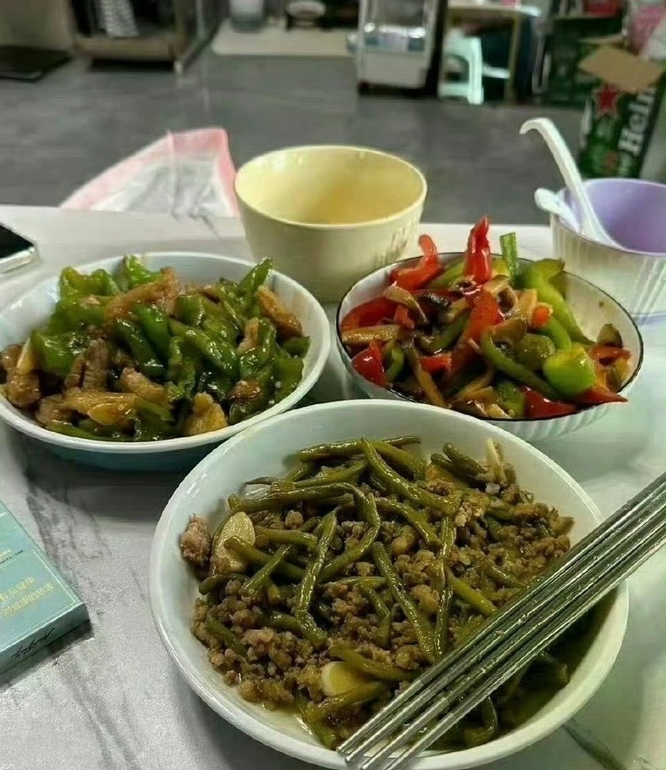 左边是前妻做的，右边是现在老婆做的[思考]​​​