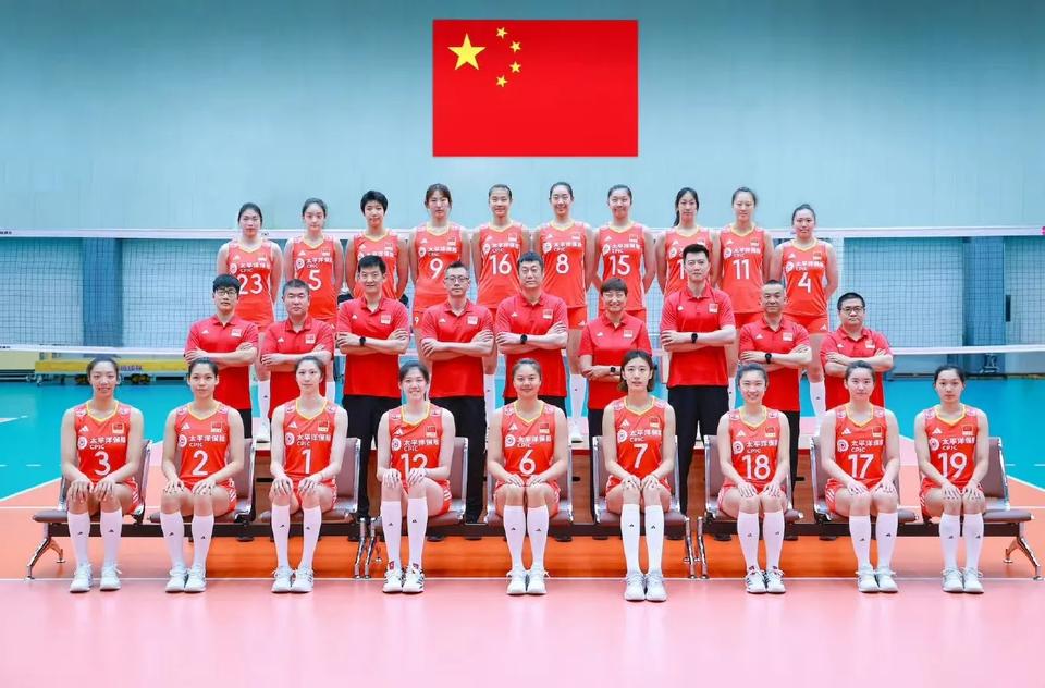 中国女排最新合影[比心]