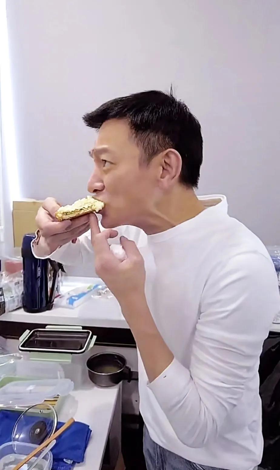 很多人没意识到，可能我们吃比刘德华好多了！因为他不敢吃，也不能吃，口腹之欲