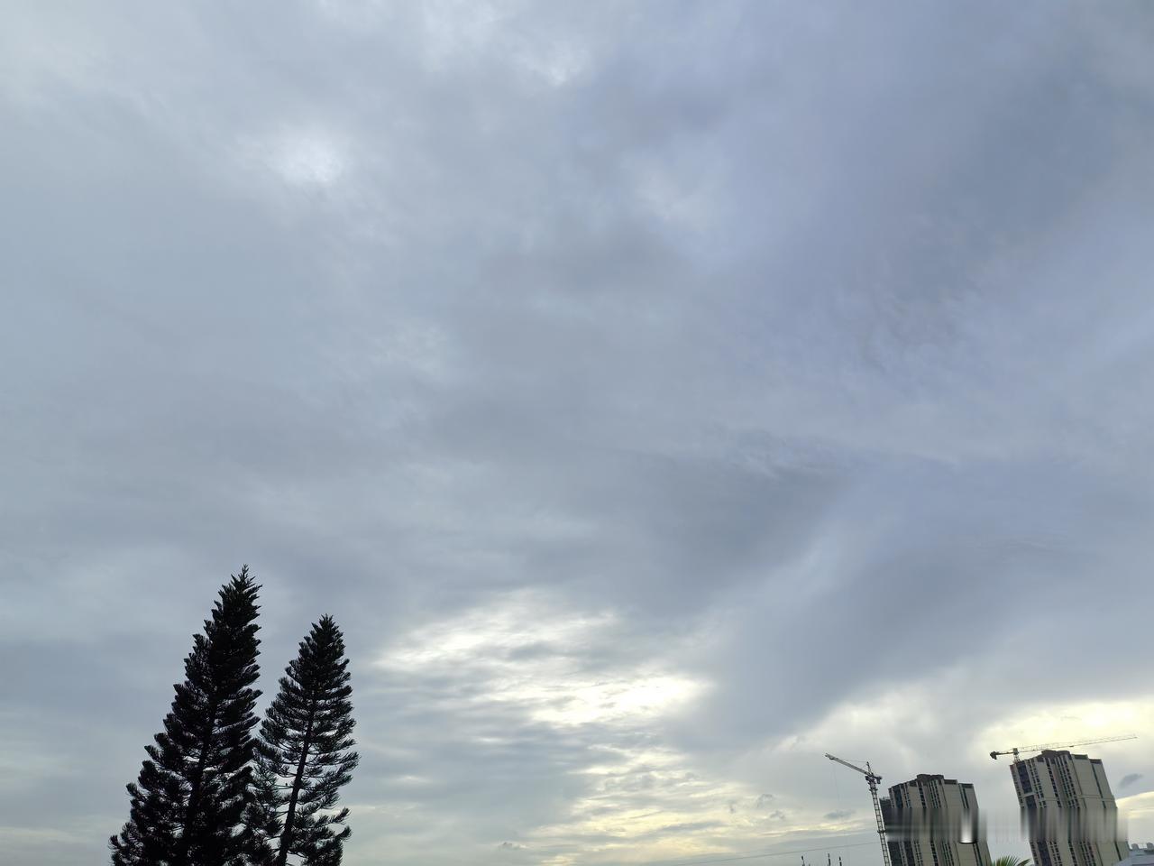 冷！冷！冷！冷空气携带雨水而来，广东气温降降降！4日白天，韶关、清远、