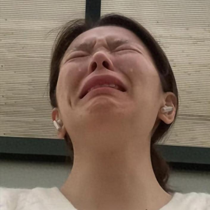 “家里没钱供你了”！女大学生因考研与父母决裂，网友点评太现实。在视频中，这位女