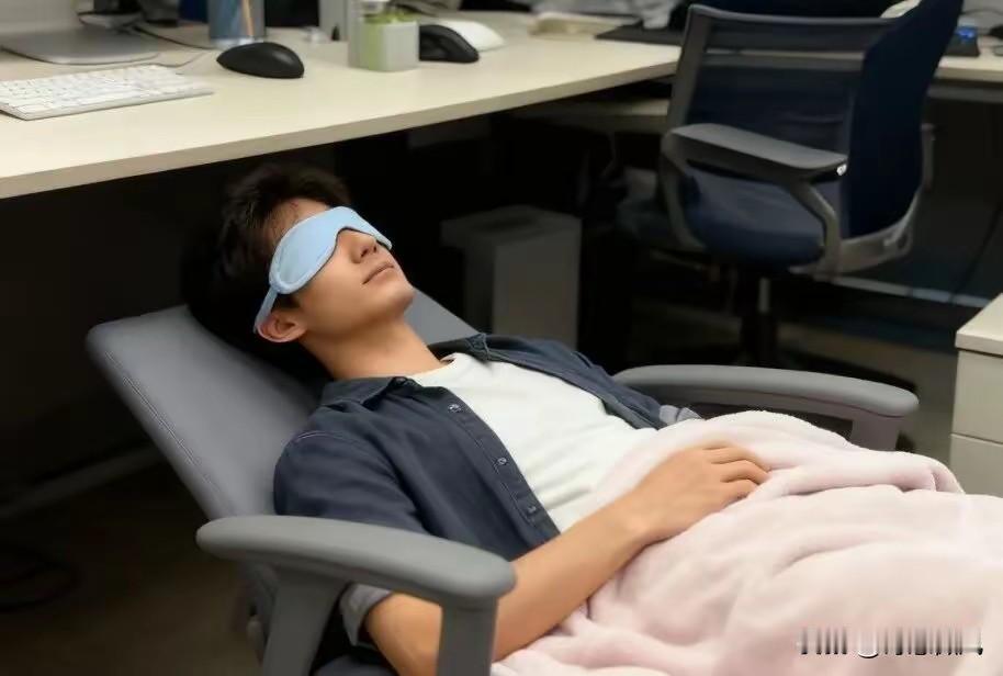 坚持午睡vs从不午睡的人，差别在哪里？研究发现“大脑年龄差”悄悄拉开.这