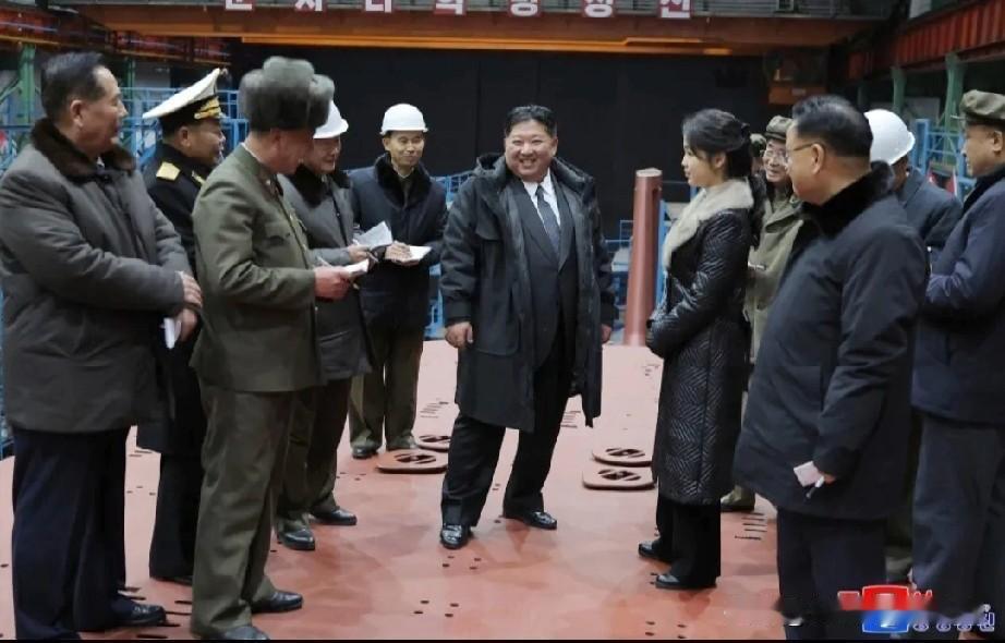 大早上北边的邻居就亮出个大杀器...8700吨级，水滴形设计，双壳体，围壳