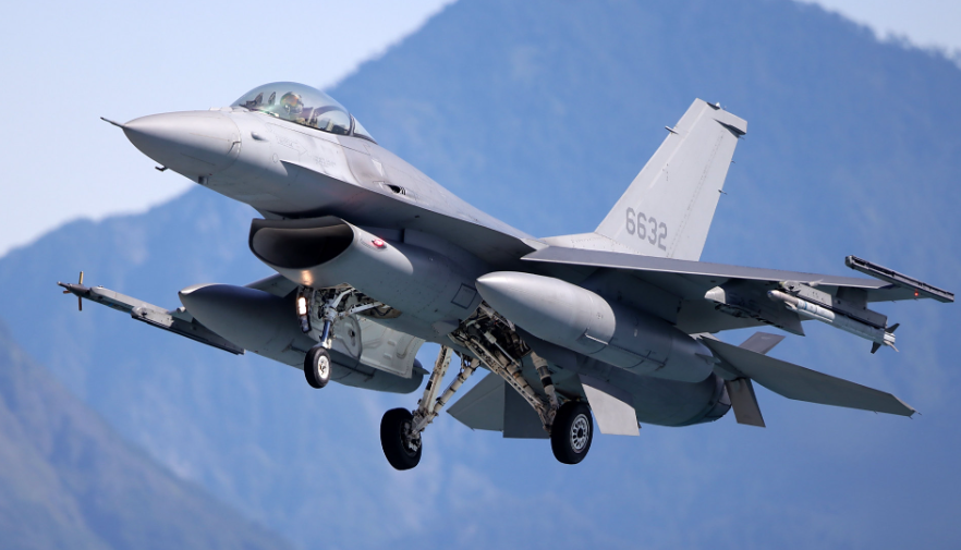 F-16V的核心战斗力就在于诺格的AN/APG-83有源相控阵雷达，绰号是“弯刀