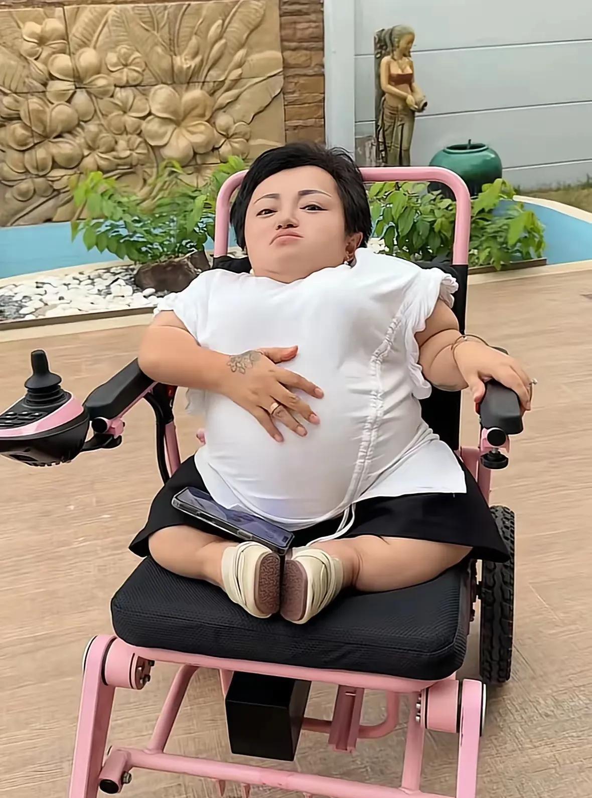 李喜梅远赴国外做试管婴儿的事确实让人感慨。30岁的她不顾危险，就为了给儿子一个伴