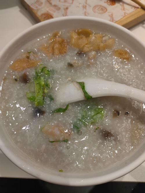 真正科学的养胃方法！消化科医生公认：吃饭千万别边吃边喝很多人胃胀气、消化不