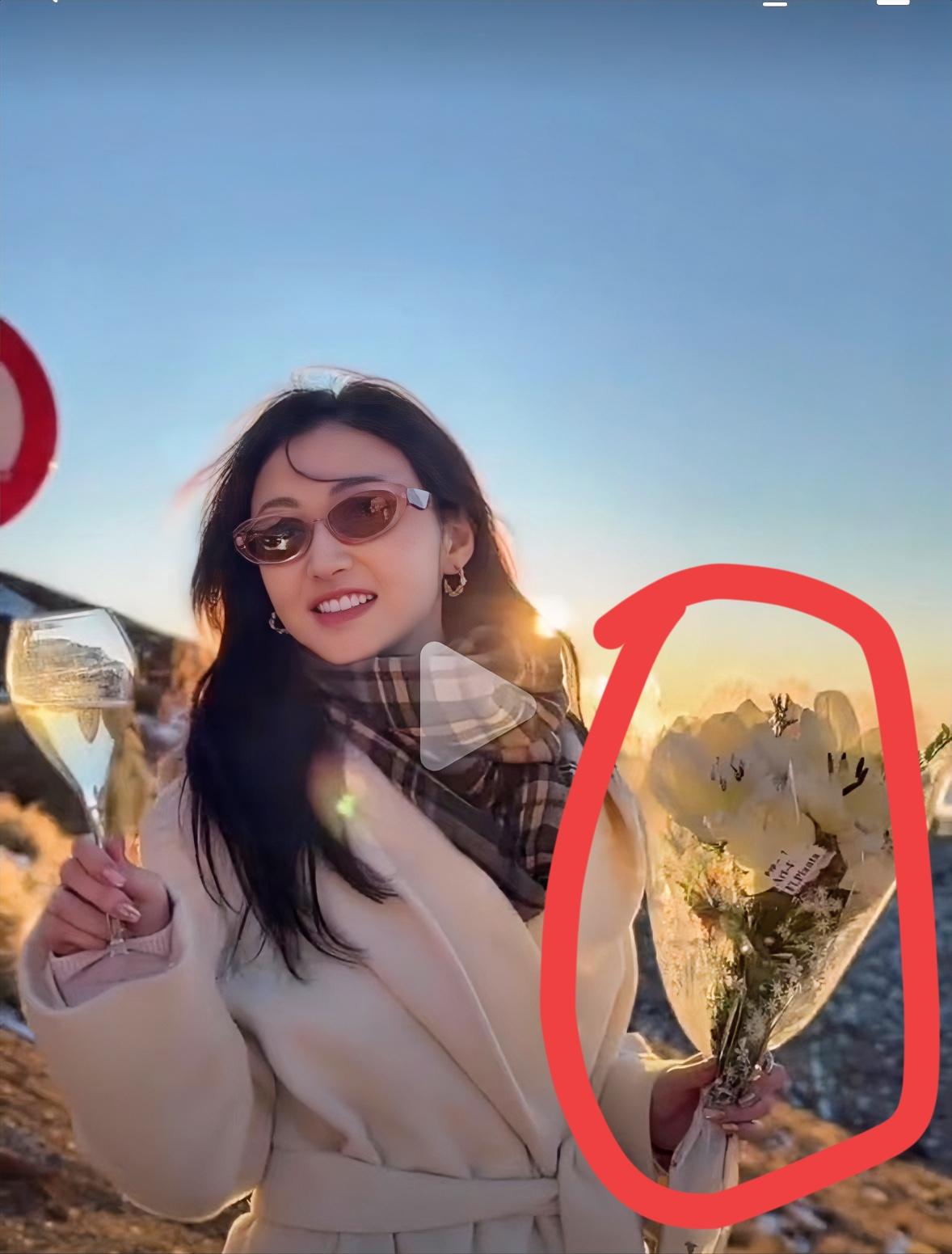 笑不活了！扒了扒景甜的社交平台，原来跟孙割看日落那天她发了动态，原来这就是要“搬