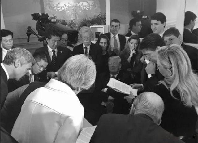 你看出到差别了吗？那年G7峰会上，各国领导人玩起了“斗图”，争抢C位……图1至