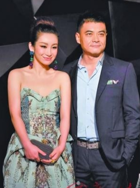 当年，秦海璐与身价20亿的李厚霖同居了四年。当她在思考是否嫁给他时，却突然收到了