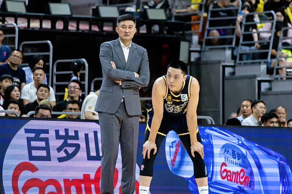 朱芳雨：杜指导，你又在显摆自己的执教能力？？？之前没打的激活了，比如张皓嘉。杜