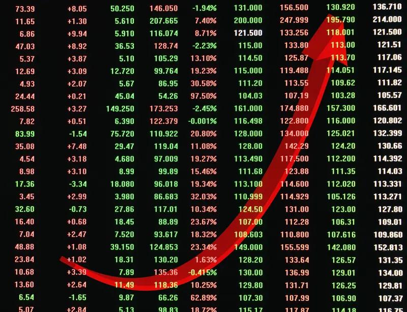有个网友说，他用50万炒股，比上班强多了——做T做波段，一天赚几千上万是常态，当