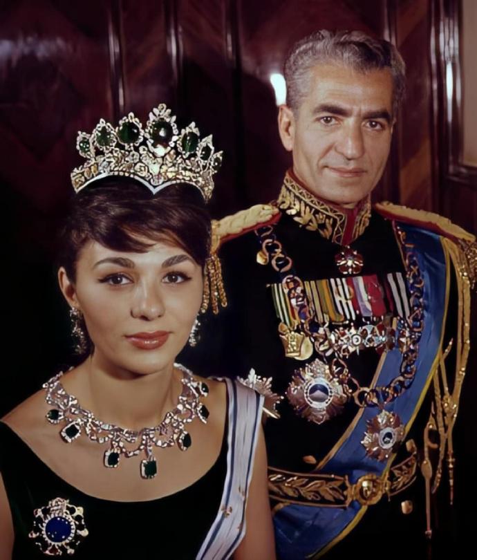 财富属于王室，苦难属于民众，1980年，两伊战争中牺牲的童兵，年仅13岁。19